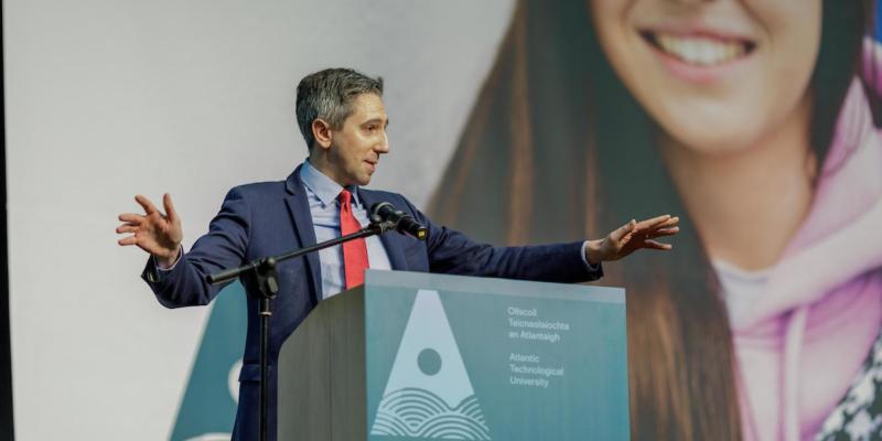Taoiseach Simon Harries to attend MacGill summer school in Glenties 