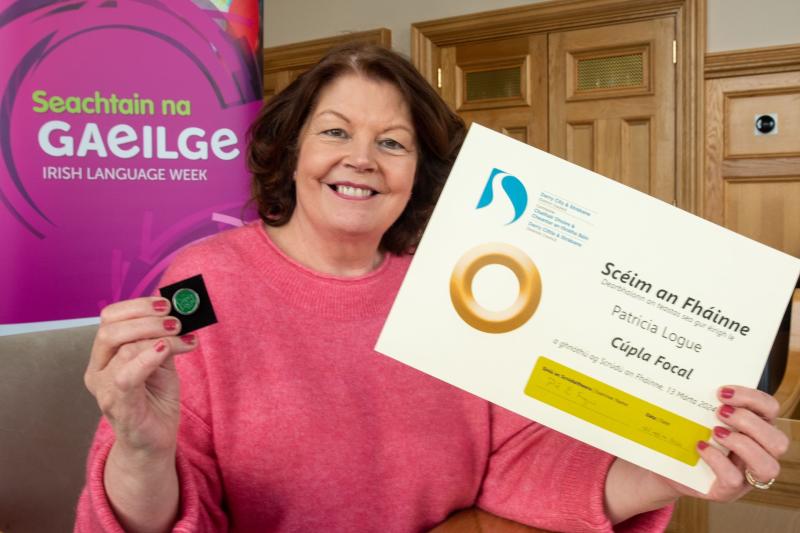 Bronntar fáinne ar Mhéara Chomhairle Chathair Dhoire agus Cheantar an tSratha Báin