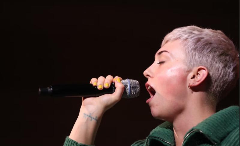 WATCH: Sin&eacute;ad O'Connor's daughter performs 'amazing' tribute to her mother