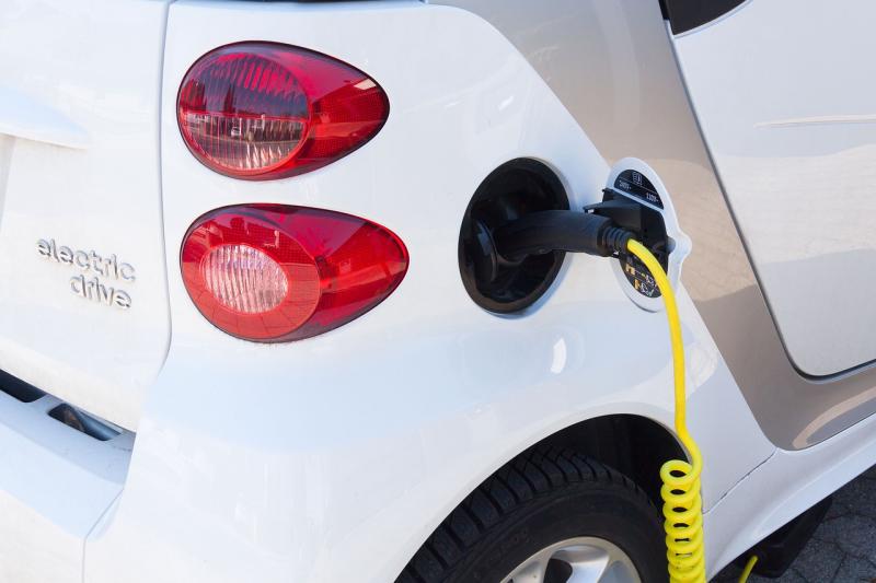 Roll out of new high-powered EV chargers on motorway network set to ease range anxiety