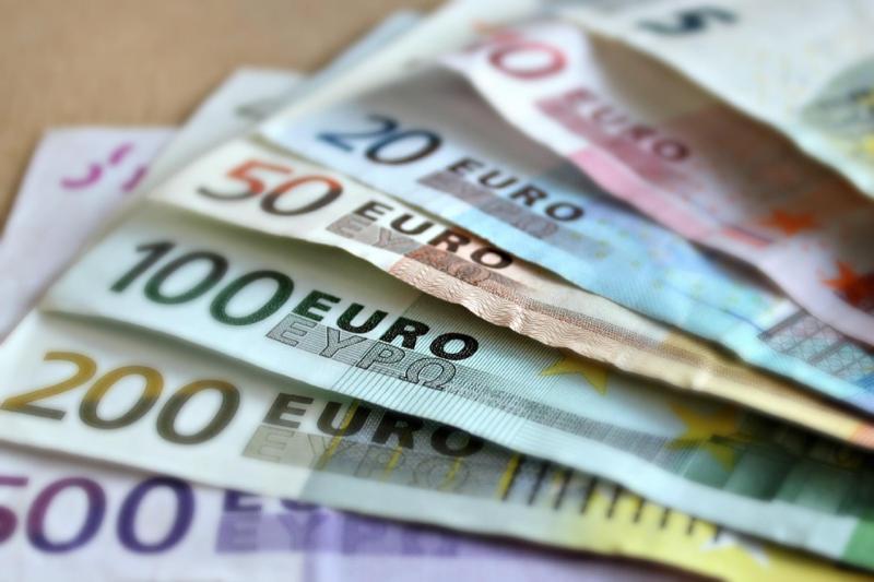 CHA-CHING! Popular Tipperary couple win big in local Split the Pot draw
