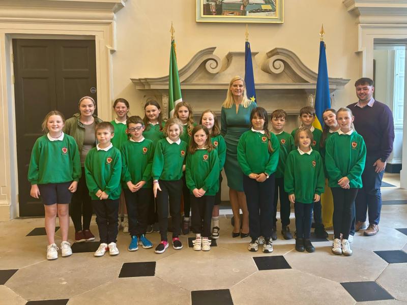 Students from Gaelscoil in Offaly visit Leinster House 