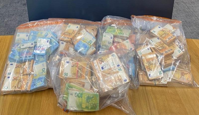 Searches in Laois and Dublin net over €390,000 in cash