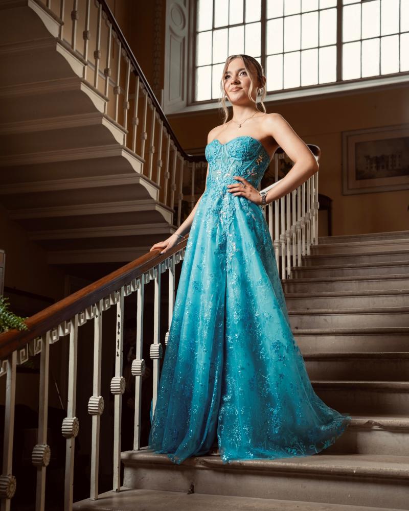 A Leitrim student needs your vote to be crowned Ireland’s best dressed debutante.