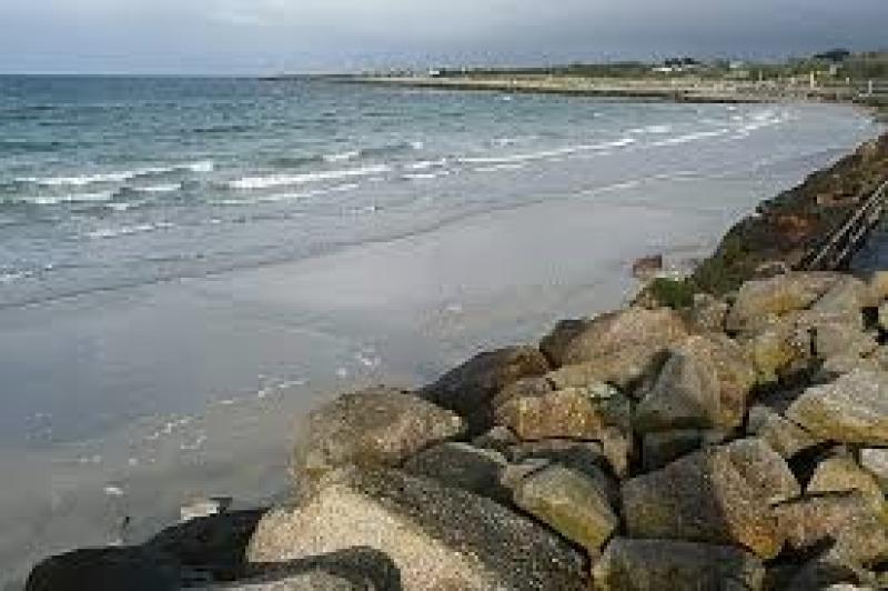 Body recovered during searches for two missing swimmers