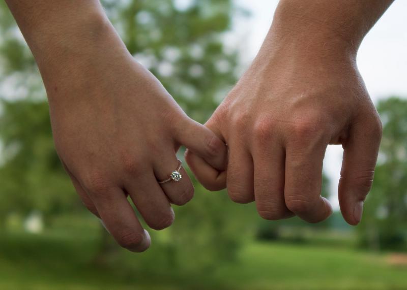 'What a buzz' - well-known Kilkenny hurler and camogie player announce engagement 
