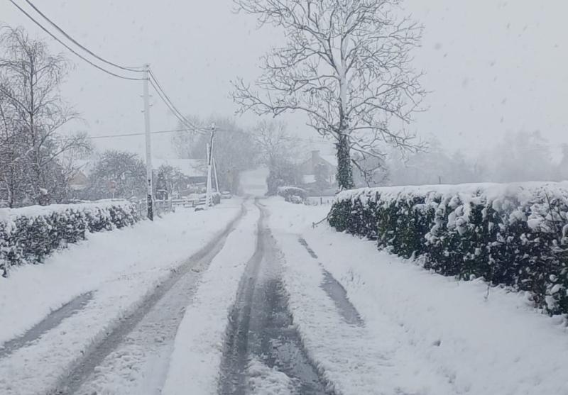 BREAKING: Parents and children trapped in car amid 'blizzard-like' conditions in Limerick