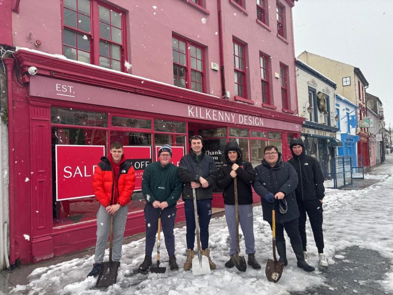 Cathaoirleach of Tipperary County Council helps locals clear paths in Cashel