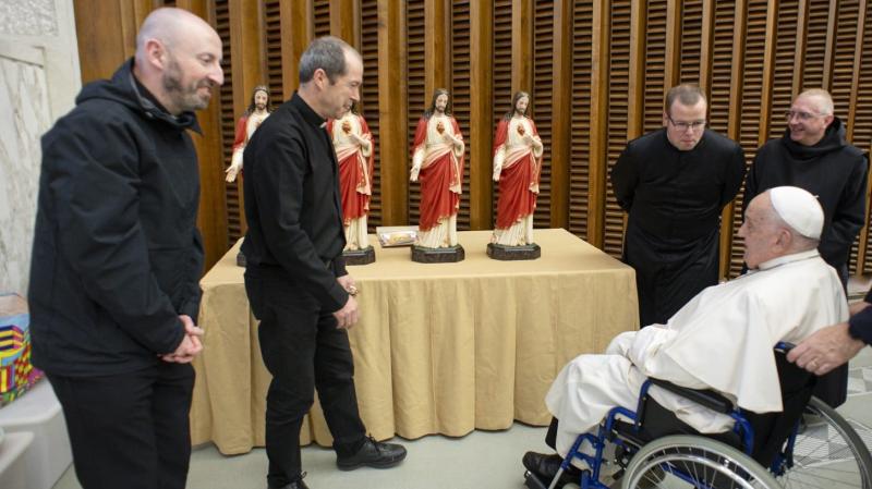 Donegal priest meets Pope Francis in Vatican as blessed statues return to Ireland