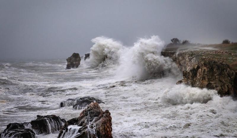 Donegal upgraded to 'extremely dangerous' red weather warning with 130km/h winds