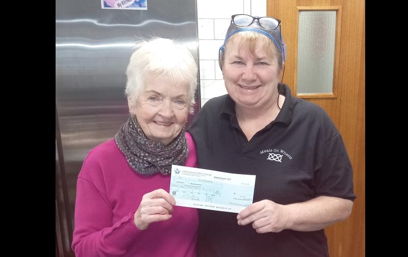 Two worthy causes receive over €8,400 proceeds of Carrick-on-Suir charity sale 