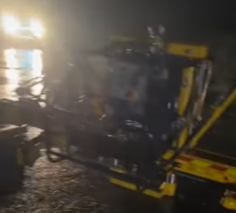 Bungling theives block road near Portarlington