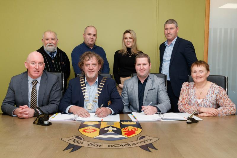 Contracts signed for new age-friendly homes in west Clare town