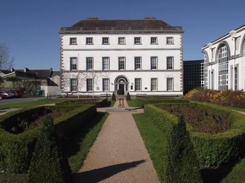International man of distinction makes fleeting visit to Kilkenny