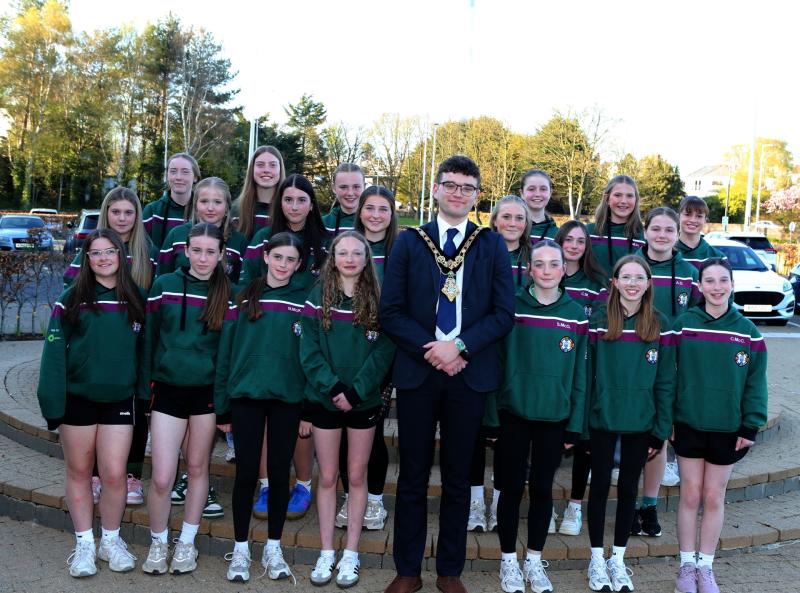 Eoghan Rua U15 Camogie team congratulated by Mayor of Causeway Coast and Glens