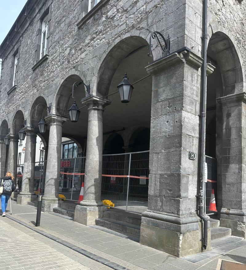 Calls to remove hoarding outside Kilkenny's Town Hall building 