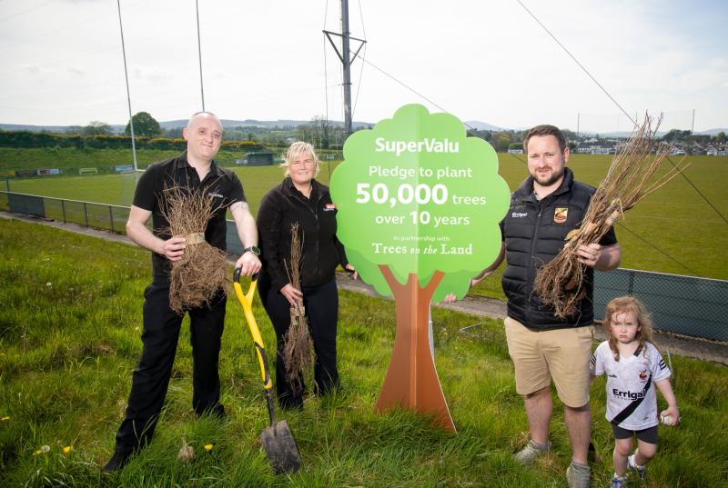 Kevin Lynch Hurling Club Dungiven receives 175 trees from SuperValu