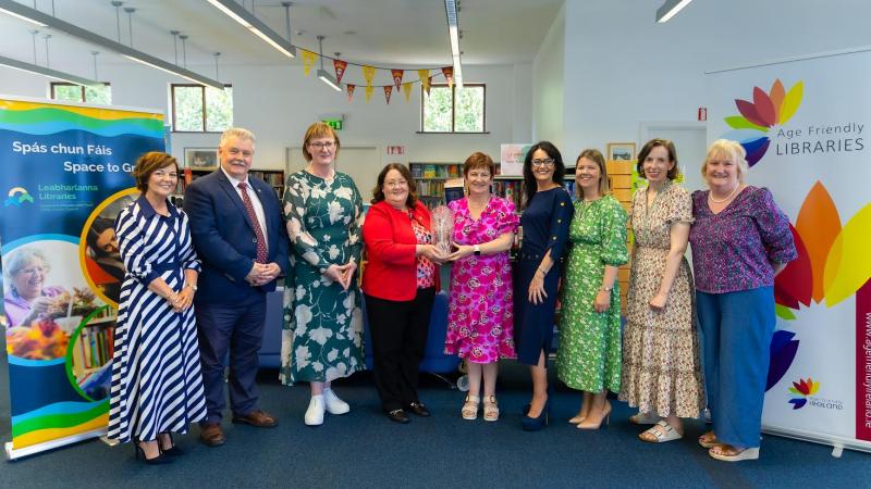 Anna Marie Delaney, Chief Executive presents Patricia Cunningham, Offaly Libraries Age Friendly Co-ordinator with the award. They were joined by  others at the presentation