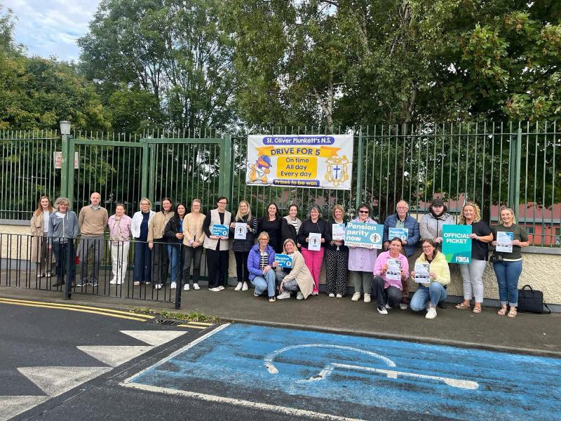 Tipperary TD shows support for current school secretaries and caretakers strike