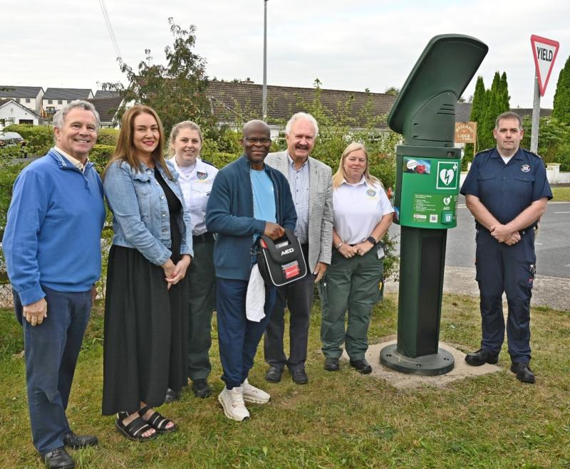 Former Laois mayor installs AED device where wife sadly passed away