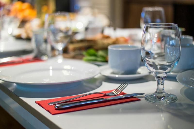 Dinner table tradition disappearing from Waterford homes as busy parents try 'do it all'