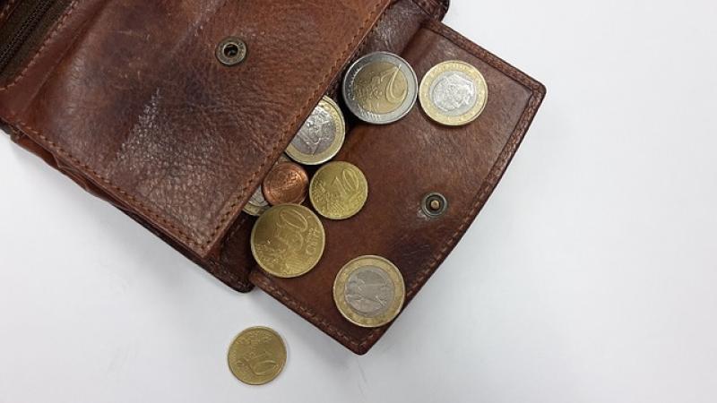 'Really bad mould'- Girl (17) does church service to help pay rent for a room in Dublin
