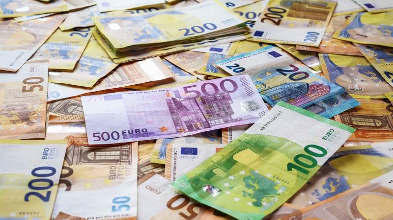CHA-CHING! Lucky Tipperary couple take home big win in local Split the Pot draw