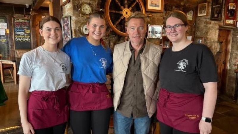 Boyzone’s Ronan Keating dines in Rossnowlagh and performs in Donegal Town