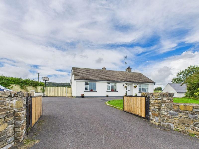 PICTURES: Check out this lovely cottage for sale near Carlow Town selling for €350,000