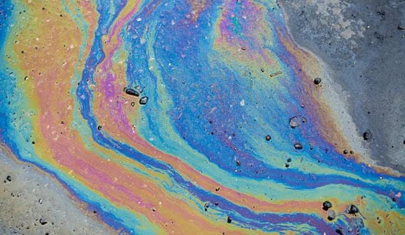 Motorists advised to be cautious after oil spill on Donegal road