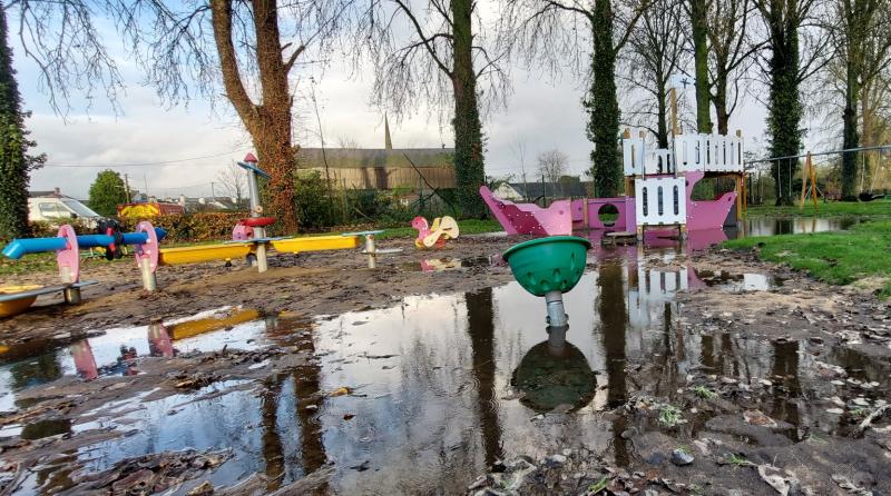 PICTURES: Laois playground closed due to flooding 'until further notice'