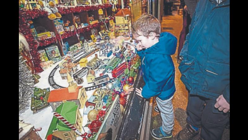Limerick revives magical vintage Christmas window - If Walls Could Talk -  