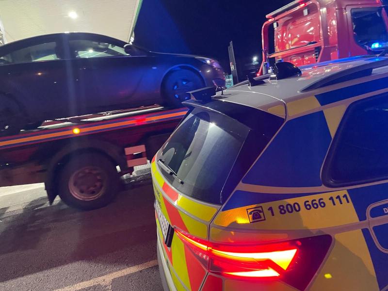 Kildare gardaí impound vehicle of motorist who continuously crossed white line and had no insurance
