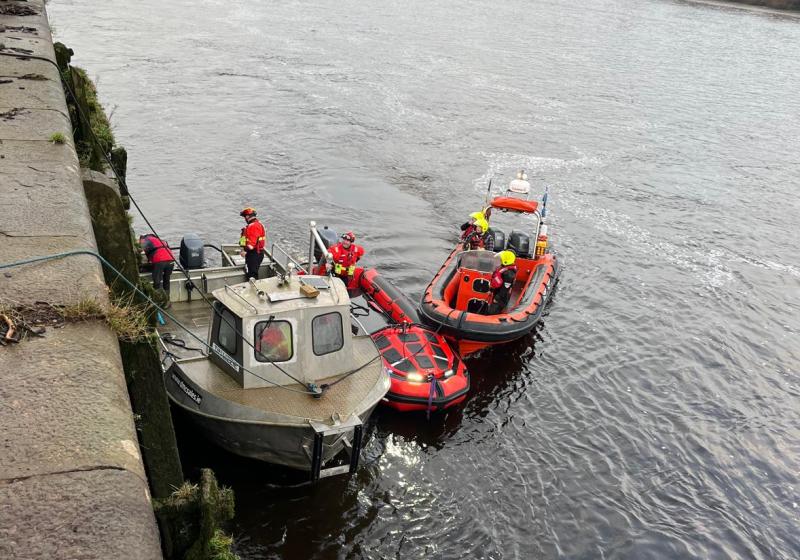 Limerick firefighters cut stricken vessel&rsquo;s anchor in dramatic river rescue