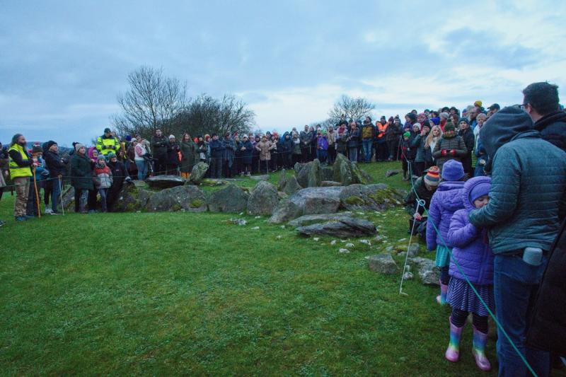 Hundreds flock to Kilkenny passage tomb in Kilkenny to celebrtae the winter solistice 