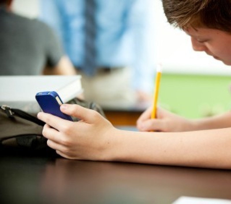 'Social media is far from social' Leitrim councillor would welcome ban in Ireland 