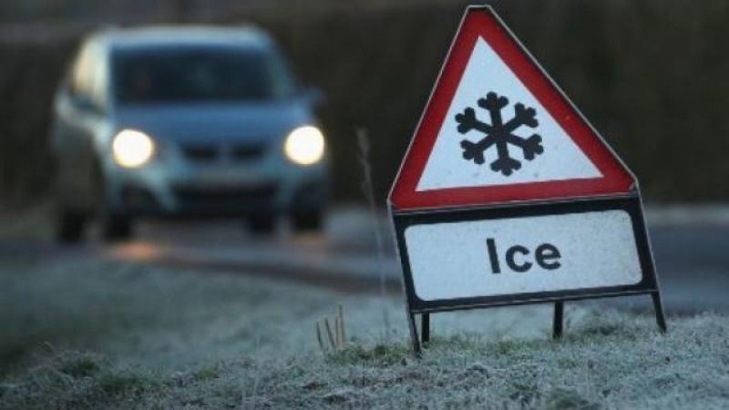 Road closed in Twin Towns and &lsquo;cars have gone off&rsquo;