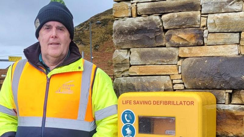 &lsquo;Life-saving defibrillator&rsquo; installed at Sliabh Liag Car Park