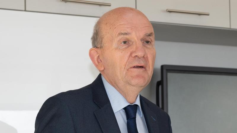 Se&aacute;n &Oacute; Long&aacute;in resigns from chair on Disciplinary Appeal Panel in Enoch Burke case 