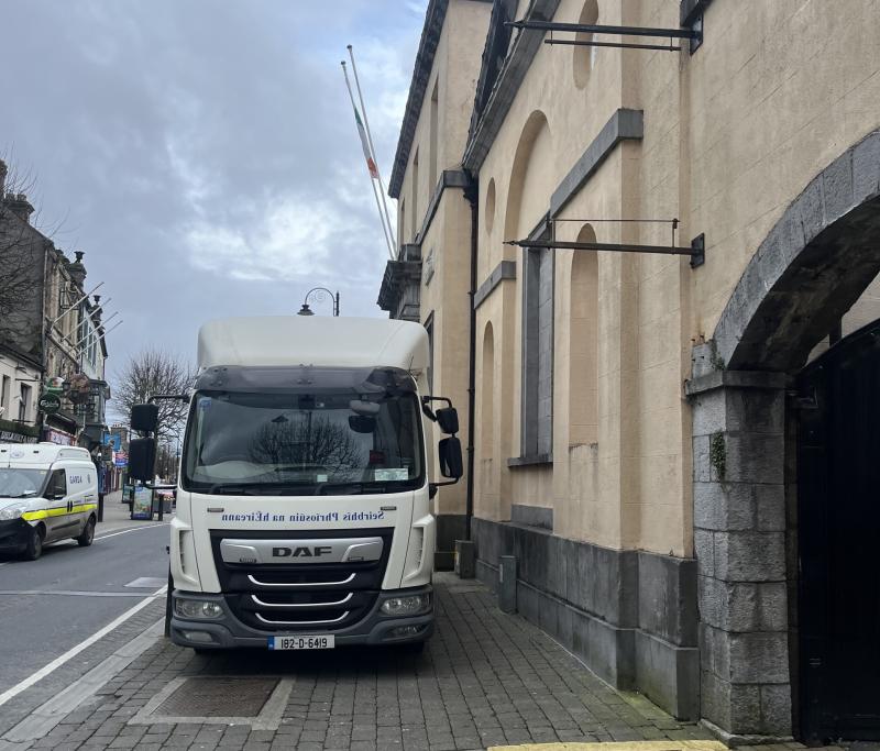 Laois Garda&iacute; respond to disturbance outside Courthouse