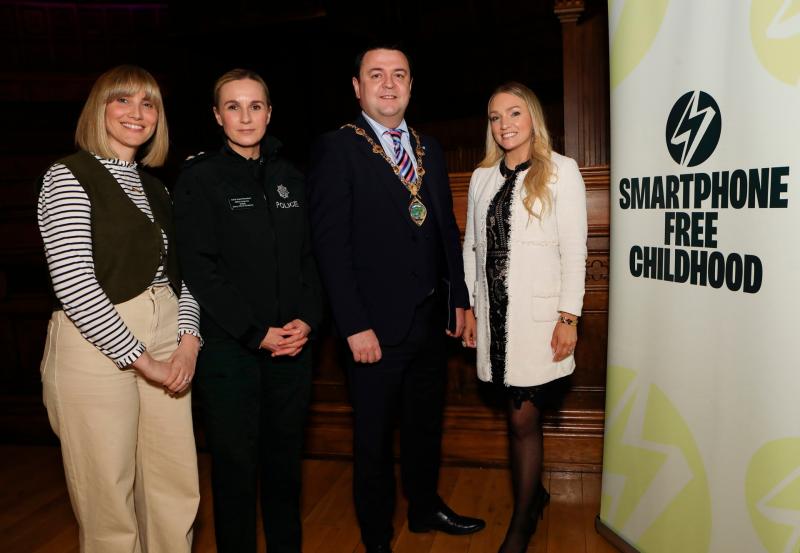 Derry campaigners call for Smartphone Free Childhood