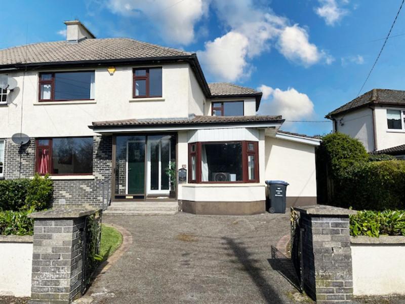 PICTURES: Ideal 6/7 bedroom home for sale at sought after Carlow spot for &euro;385,000