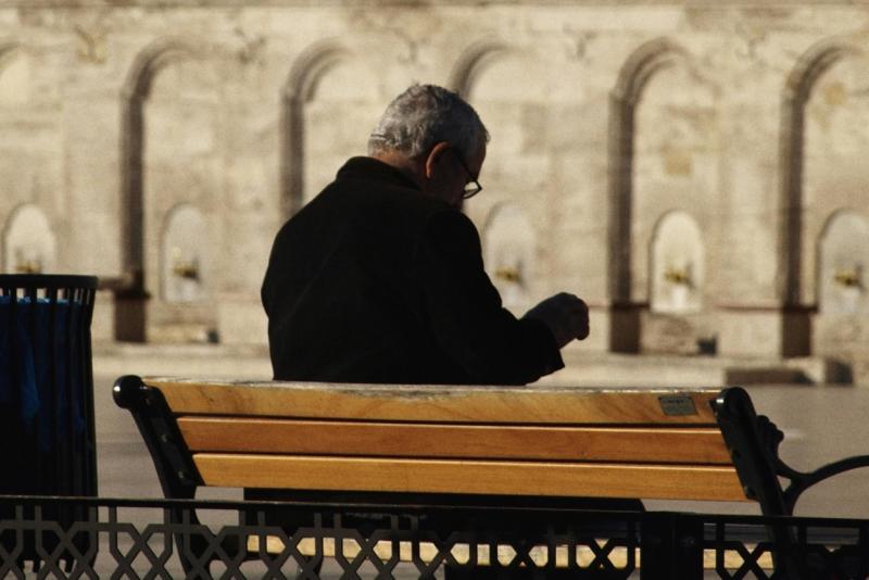 Limerick man, whose sister was murdered, robs  90-year-old victim waiting for bus