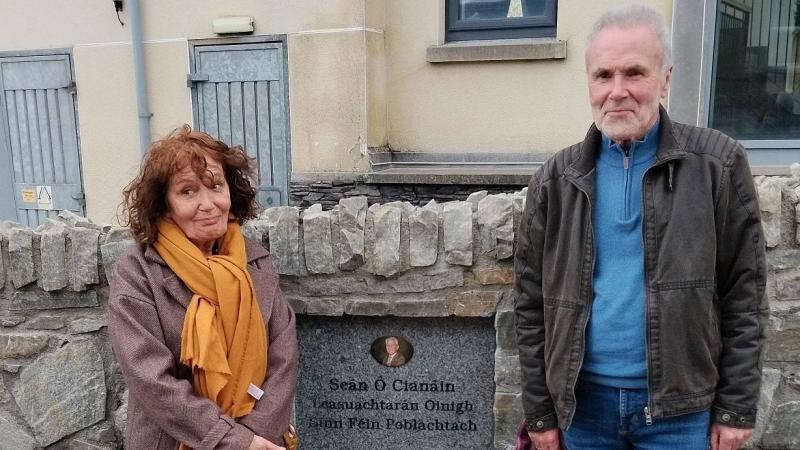 Republican Sinn F&eacute;in unveil plaque in memory of Derry's Se&aacute;n Keenan