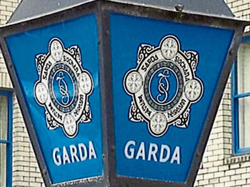 Gardaí investigate smashing of windows of two cars in Tipperary Town 