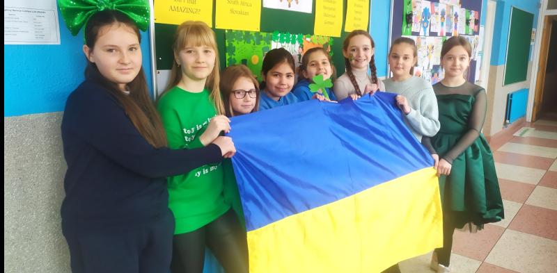 Ukrainian pupils in Tipperary Town join in to celebrate St Patrick's Day