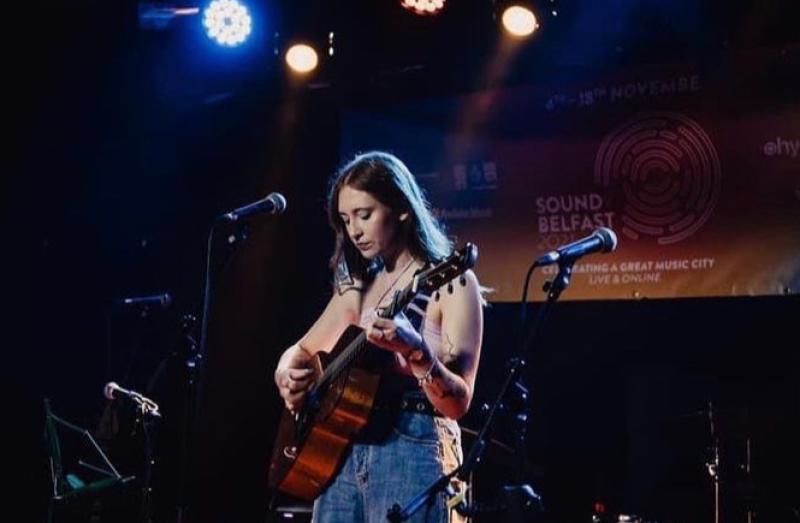 Derry musician, Cara Quinn, chats to Derry News about her latest single, her musical aspirations and gigging post-pandemic