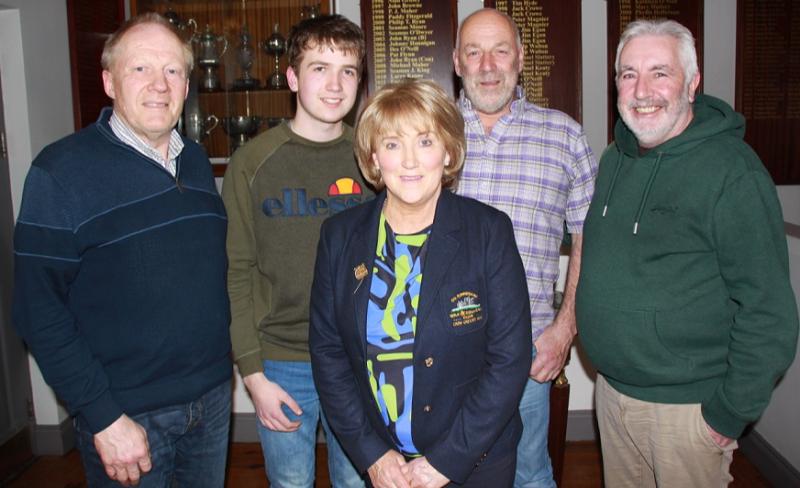 Former Tipperary hurling great points his team to Golf Club table quiz win