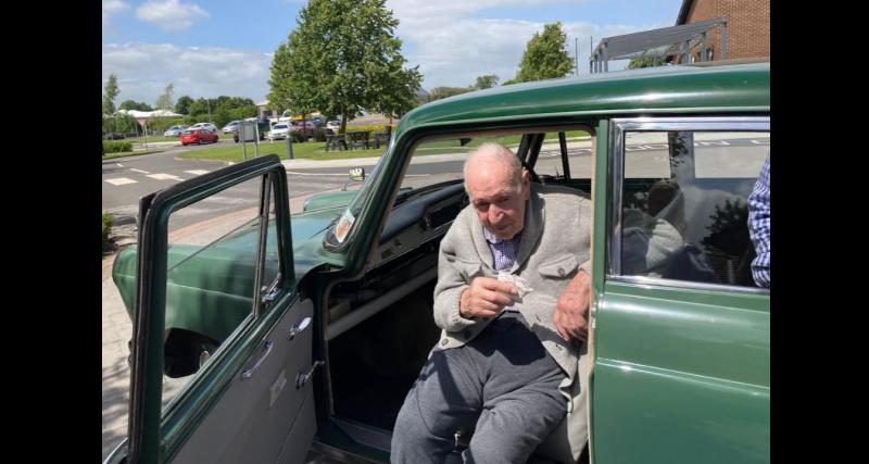 Visit to Vintage Car Show  inspires local Templemore legend (92) to give back 