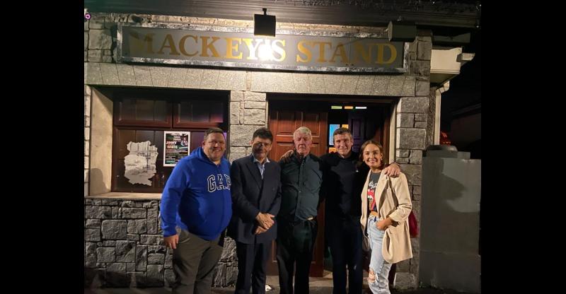 IN PICTURES: Snooker great Jimmy White visits Mackey’s Bar Thurles